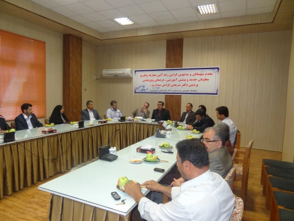 مراسم معارفه و تکریم معاونان جدید و پیشین پردیس دکتر شریعتی مازندران برگزار شد. 4