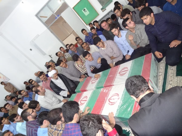 همزمان با هفته دفاع مقدس مراسم وداع با شهدای گمنام در پردیس دکتر شریعتی مازندران برگزار شد. 3