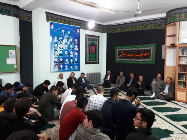 نشست صمیمی دانشجویان انجمن اسلامی، گروه های صنفی و کانون ها با مسئولین مدیریت استان و پردیس دکتر شریعتی 2