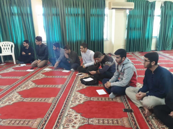 نشست صمیمی معاون محترم توسعه منابع و امور دانشجوئی به همراه کارشناس محترم دانشجوئی وسرپرست محترم سرای دانشجوئی با نمایندگان اتاق های سرای دانشجوئی 2