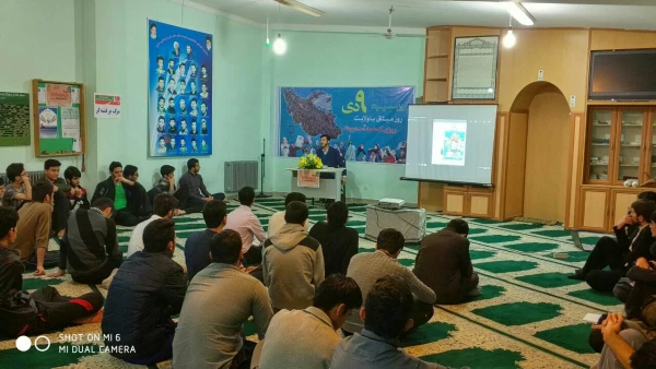 نشست بصیرتی با عنوان "از فتنه خواص تا حماسه مردم " همراه با پرسش و پاسخ به مناسبت گرامیداشت حماسه 9 دی  با سخنرانی آقای سادات کرمی  ( بسیج دانشجویی دانشگاه فرهنگیان / پردیس دکتر شریعتی ) 2