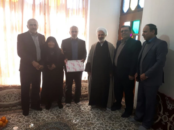 دیدار مسئولین و پرسنل دانشگاه فرهنگیان مازندران و پردیس دکتر شریعتی با خانواده شهدا و زیارت مزار شهید 3