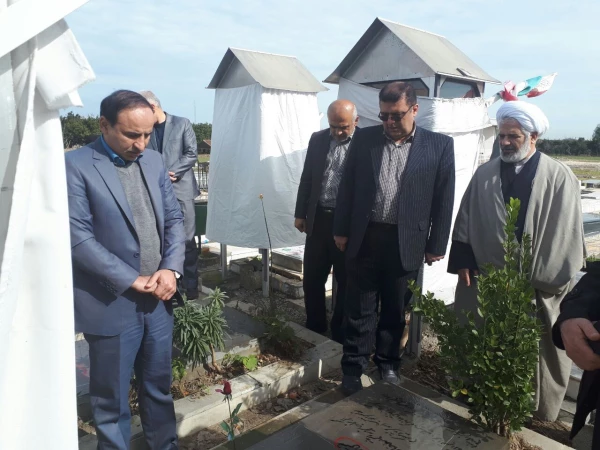 دیدار مسئولین و پرسنل دانشگاه فرهنگیان مازندران و پردیس دکتر شریعتی با خانواده شهدا و زیارت مزار شهید 5