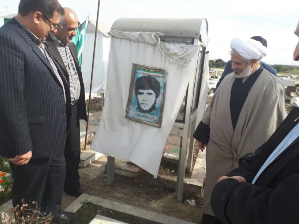 دیدار مسئولین و پرسنل دانشگاه فرهنگیان مازندران و پردیس دکتر شریعتی با خانواده شهدا و زیارت مزار شهید 7