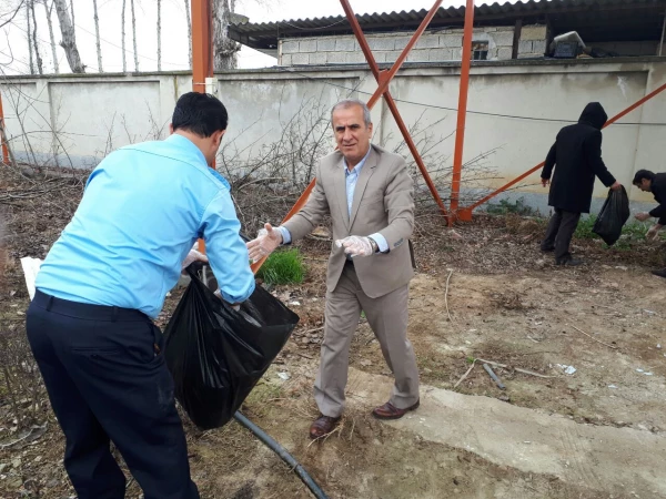 احیای آیین خانه تکانی و پاکسازی محوطه پردیس دکتر شریعتی 6