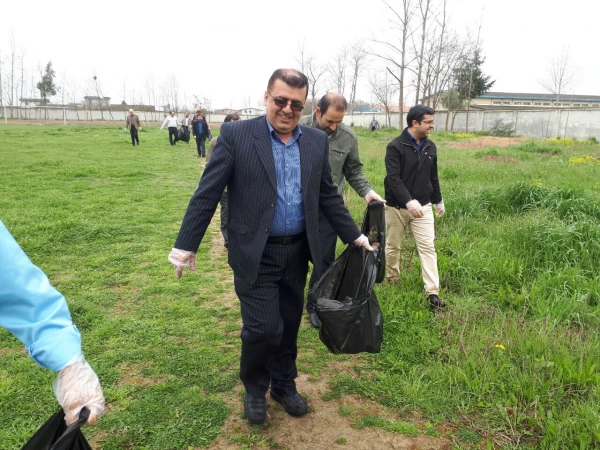 احیای آیین خانه تکانی و پاکسازی محوطه پردیس دکتر شریعتی 7