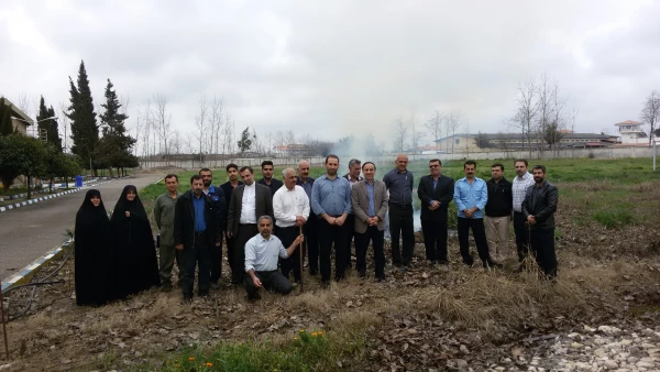 احیای آیین خانه تکانی و پاکسازی محوطه پردیس دکتر شریعتی 2