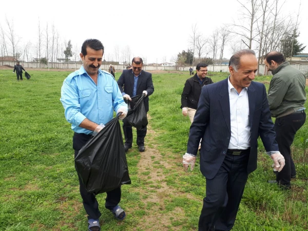 احیای آیین خانه تکانی و پاکسازی محوطه پردیس دکتر شریعتی 8