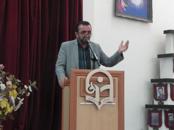 مراسم تجلیل از اساتید،دانشجویان برتر وکارکنان آموزش پردیس دکتر شریعتی در هفته معلم (دوشنبه 97/02/17 ) 2