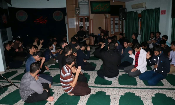 برگزاری مراسم عزاداری با سخنرانی حاج آقا مویدی و مداحی دانشجومعلمان پردیس 4