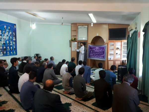 برنامه های هفته قرانی پردیس از جمله قرائت قرآن  ،جزءخوانی ،ختم قرآن کریم ، معنی و تفسیر سوره های کوچک  قرآن 4