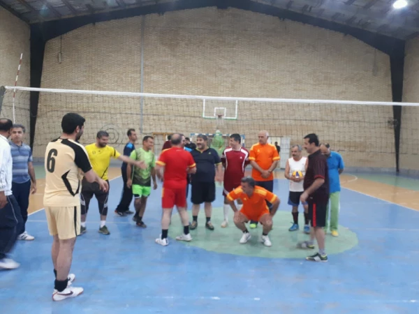 برگزاری مسابقات ورزشی کارکنان بمناسبت گرامیداشت هفته بسیج 4