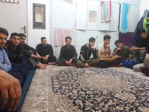 نشست صمیمی مسئولین پردیس با دانشجو معلمان در خوابگاه دانشجویی                                                                                                                          4