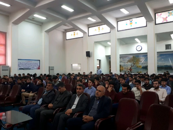 نشست دانشجویان  با آقای کمالی از هسته گزینش استان 2