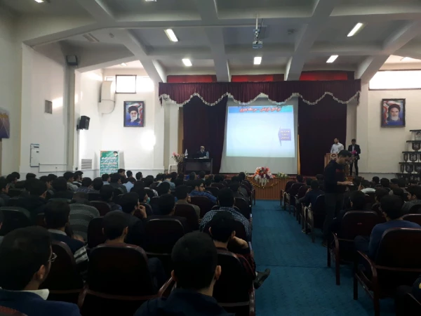 نشست دانشجویان  با آقای کمالی از هسته گزینش استان 4