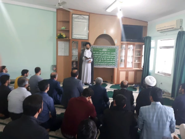 برنامه دوشنبه قرانی و تفسیر سوره عادیات مابین نماز ظهر و عصر 3