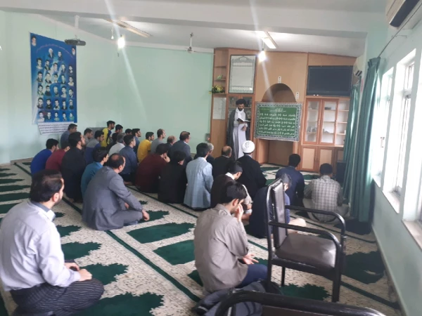 برنامه دوشنبه قرانی و تفسیر سوره عادیات مابین نماز ظهر و عصر 4