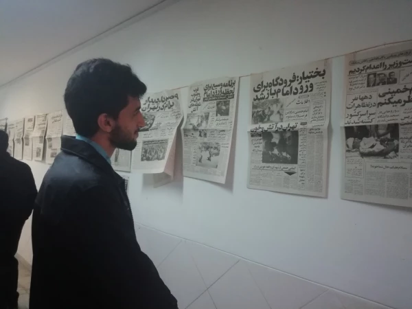 بازدید دانشجویان پردیس از نمایشگاه روز نگار انقلاب 3