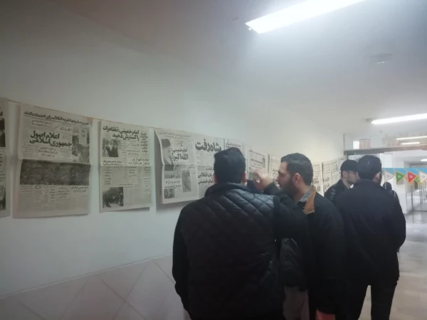 بازدید دانشجویان پردیس از نمایشگاه روز نگار انقلاب 4