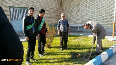 کاشت نهال میوه در پردیس دکتر شریعتی بمناسبت روز درختکاری