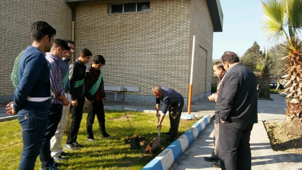 کاشت نهال میوه در پردیس دکتر شریعتی بمناسبت روز درختکاری 5