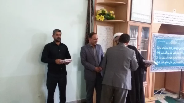 تقدیر از ایثارگران به مناسبت گرامیداشت هفته دفاع مقدس 12