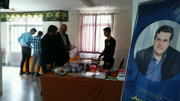 برپایی نمایشگاه کتاب به مناسبت هفته دفاع مقدس 4