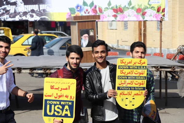 شرکت پرشور دانشجویان، کارکنان، ریاست و نهاد رهبری دانشگاه فرهنگیان مازندران در راهپیمایی روز 13 آبان 98 2