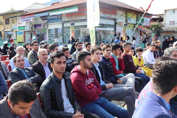 شرکت پرشور دانشجویان، کارکنان، ریاست و نهاد رهبری دانشگاه فرهنگیان مازندران در راهپیمایی روز 13 آبان 98 10