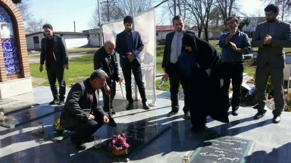 مراسم عطر افشانی مزار شهدا به مناسبت گرامیداشت دهه مبارک فجر 5